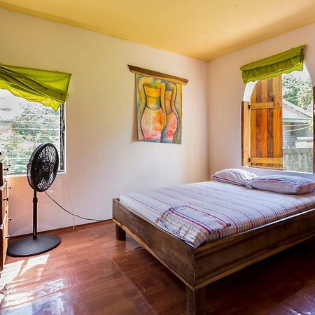 Bella'S Backpackers Cayo Hostel San Ignacio Ngoại thất bức ảnh