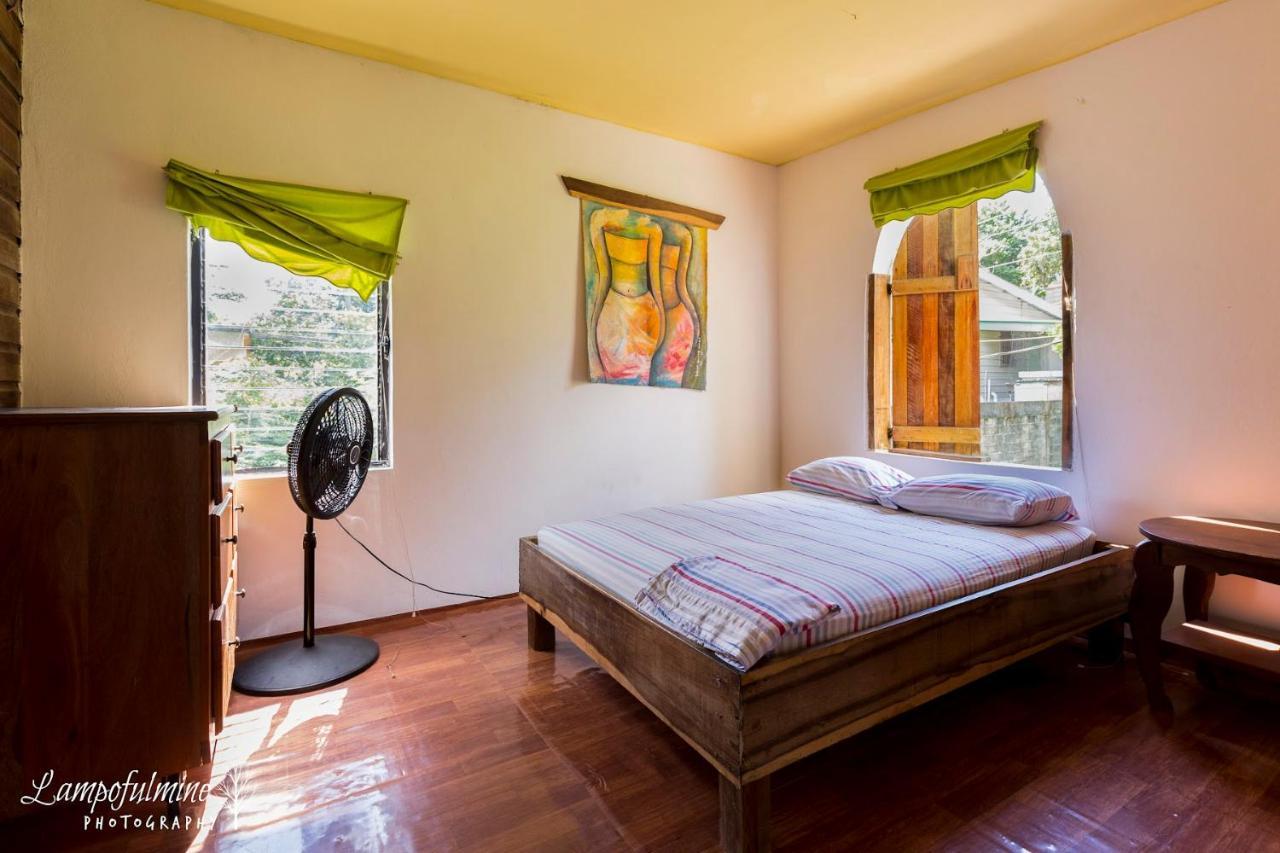 Bella'S Backpackers Cayo Hostel San Ignacio Ngoại thất bức ảnh