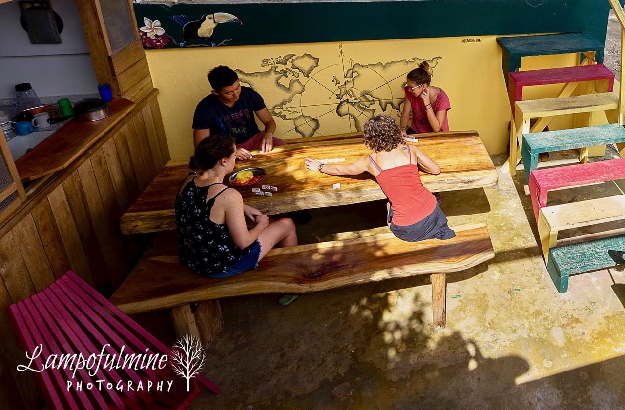 Bella'S Backpackers Cayo Hostel San Ignacio Ngoại thất bức ảnh