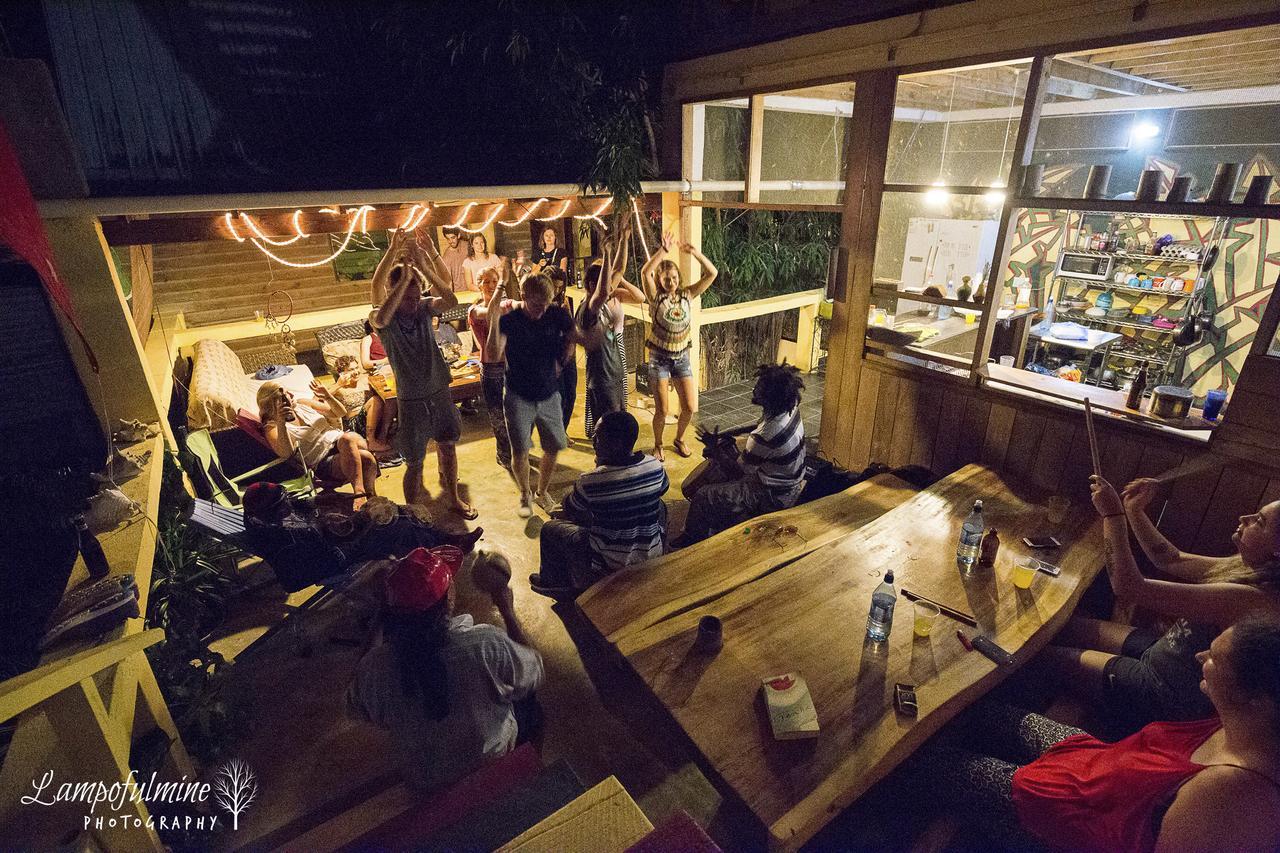 Bella'S Backpackers Cayo Hostel San Ignacio Ngoại thất bức ảnh