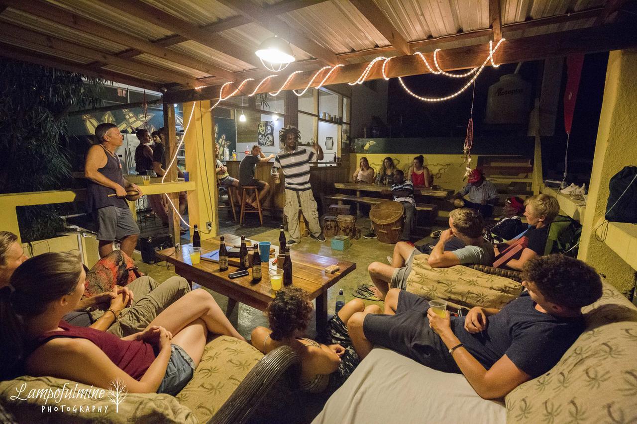 Bella'S Backpackers Cayo Hostel San Ignacio Ngoại thất bức ảnh