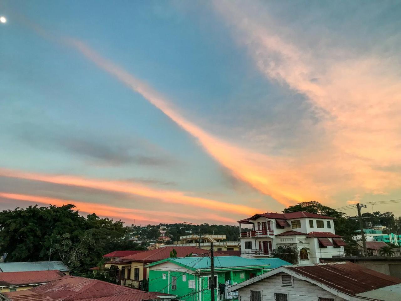 Bella'S Backpackers Cayo Hostel San Ignacio Ngoại thất bức ảnh