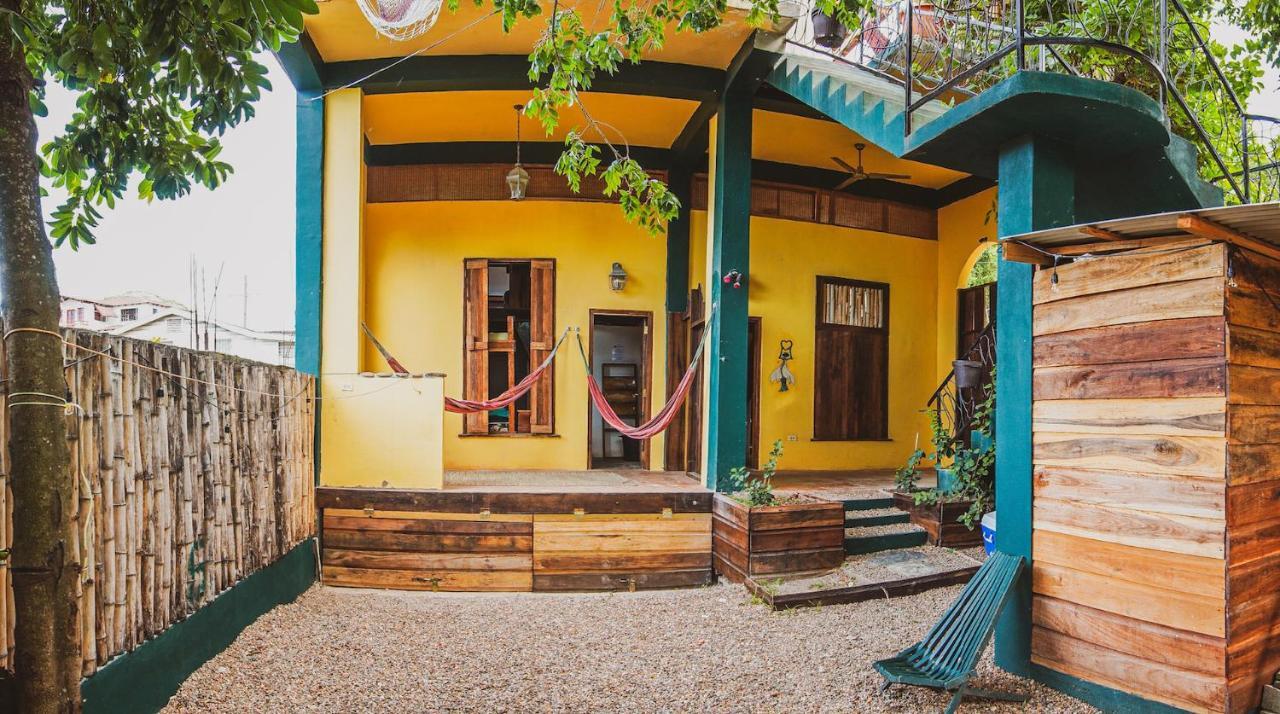 Bella'S Backpackers Cayo Hostel San Ignacio Ngoại thất bức ảnh